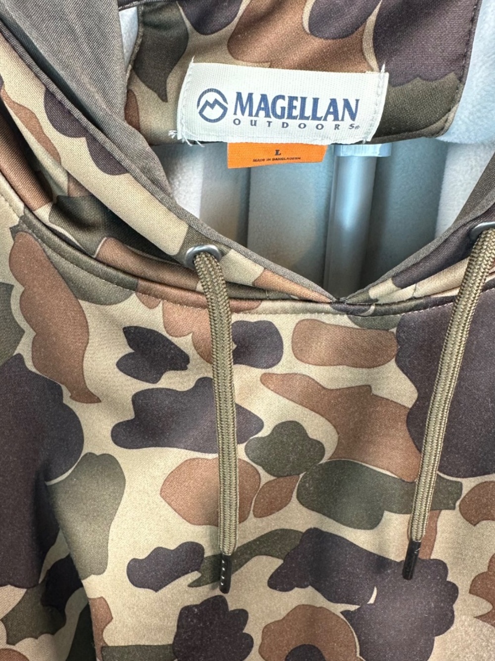 Magellan Outdoors Hooded Pullover in Army Camo Pattern, Size Large - Picture 6 of 6
